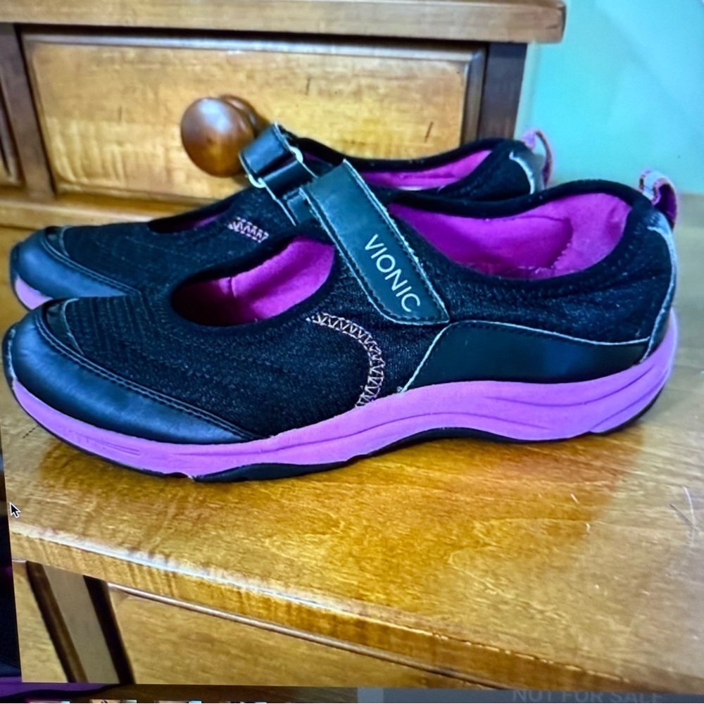 Vionic‎ Black and Pink Maryjane Athletic Shoes